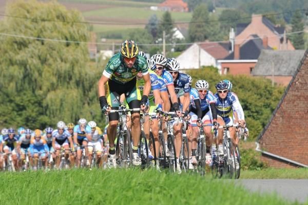 Bert Scheirlinckx (Landbouwkrediet) on the front of the peloton.