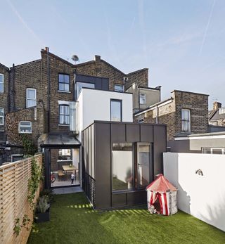 Double storey extension by Mulroy Architects