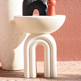 White side table with vases on top