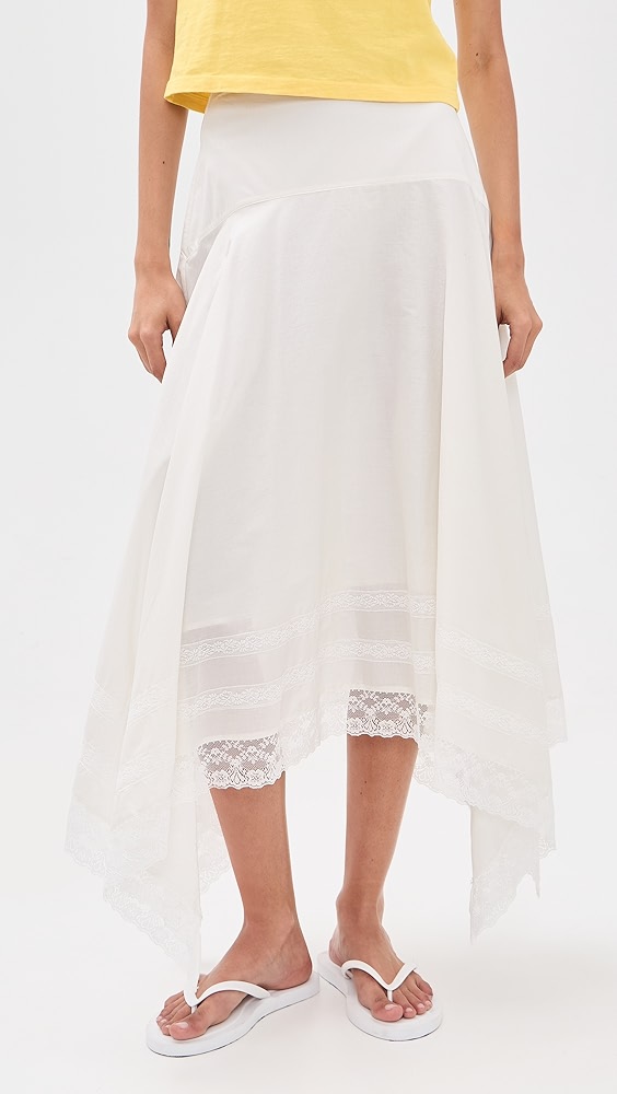 Everyone In NYC Is Wearing This Once-Dated Skirt Trend With Simple Summer Outfits Right Now