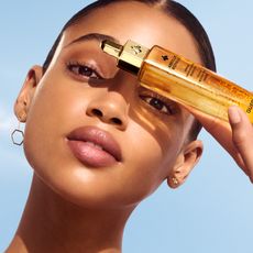 model holding guerlain abielle royale youth watery serum oil