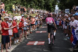 Tour de France penalties, fines and yellow cards – Four riders fined for infractions relating to feeding, including sticky bottle
