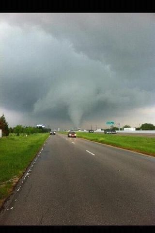 tornadoes today in texas, dallas torando images, photos dallas tornado, tornado damage dallas, torando warnings in dallas