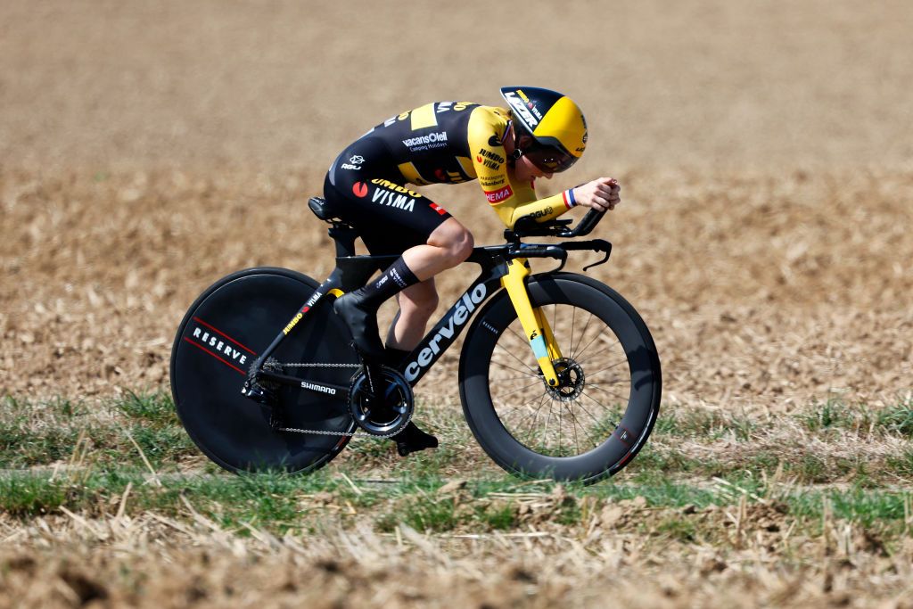 SITTARD WATERSLEY NETHERLANDS SEPTEMBER 03 Anna Henderson of United Kingdom and Jumbo Visma Team sprints during the 25th Simac Ladies Tour 2022 Stage 5 a 178km individual time trial stage from Windraak to Sittard Watersley SLT2022 UCIWWT on September 03 2022 in Sittard Watersley Netherlands Photo by Bas CzerwinskiGetty Images