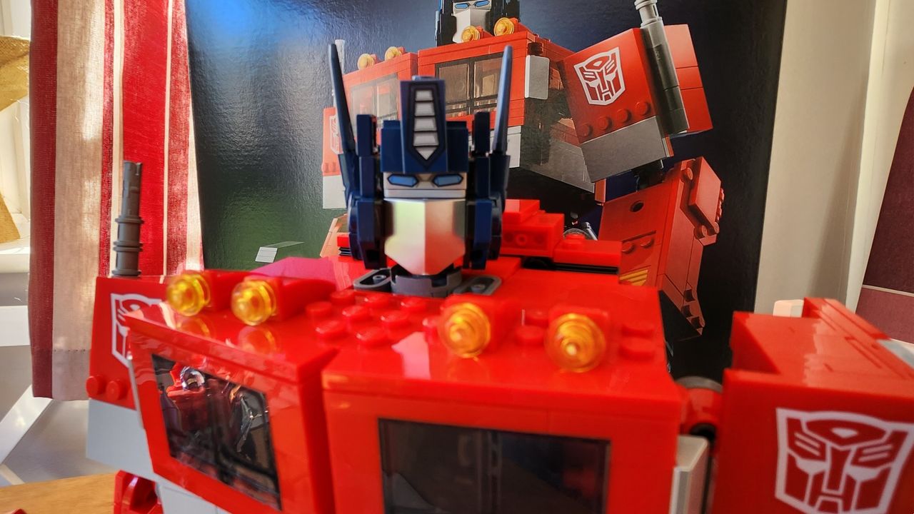 Lego Optimus Prime (10302)_close up of Optimus Prime's face
