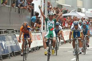 Sébastien Hinault (Credit Agricole) takes the stage win in Zaragoza.