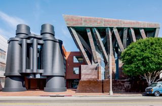 Frank Gehry and Claes Oldenburg: Chiat/Day Building, Los Angeles, California