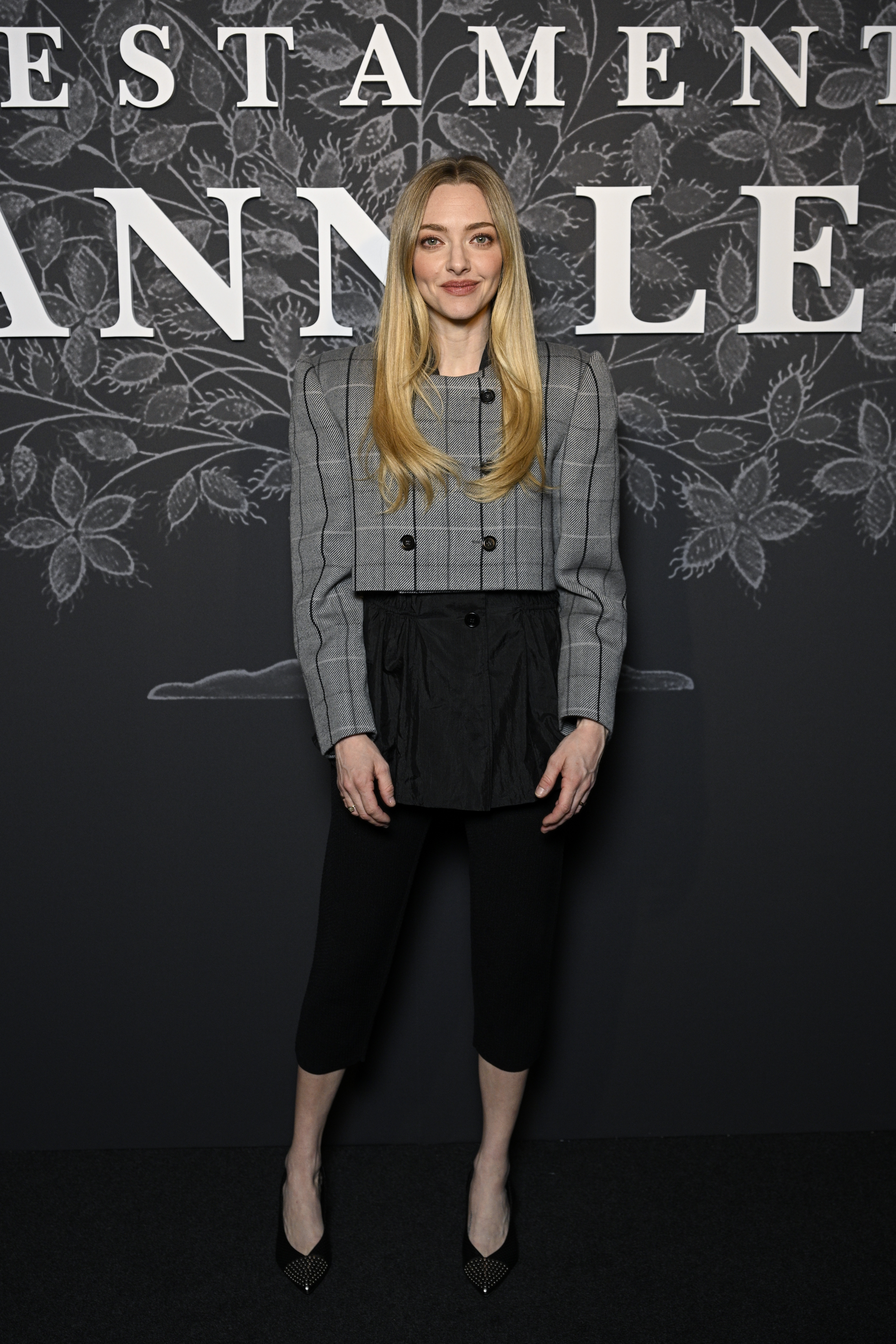 Amanda Seyfried wore spring 2026 leggings trend on Feb 17