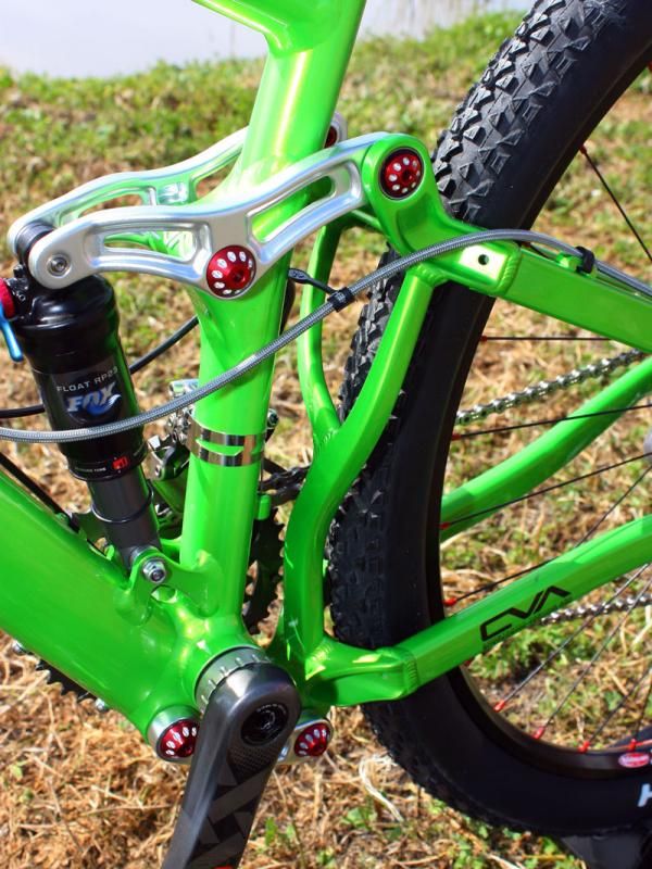 Niner principal Chris Sugai says the new rear triangle brace has been beefed up and lightened, too.