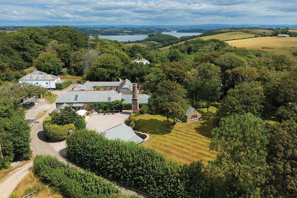 Property for sale with a swimming pool: Torpoint, Cornwall.