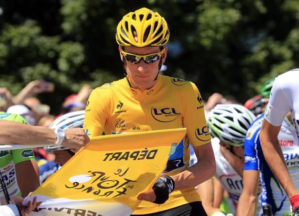 Bradley Wiggins (Sky) resplendent in yellow