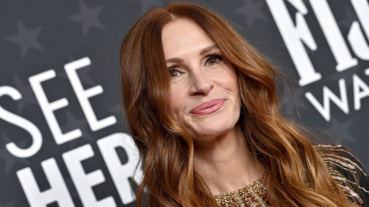 Julia Roberts&#039; latest look is festive fashion inspiration