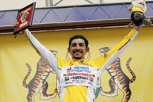 Jos&eacute; Serpa (Androni Giocattoli) in the leader's jersey.