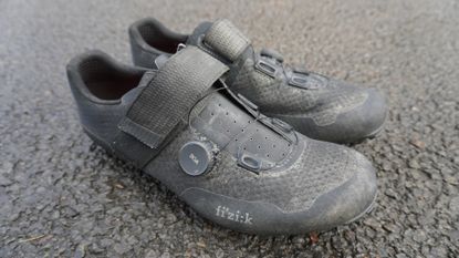 Image shows the Fizik Vento Ferox gravel bike shoes