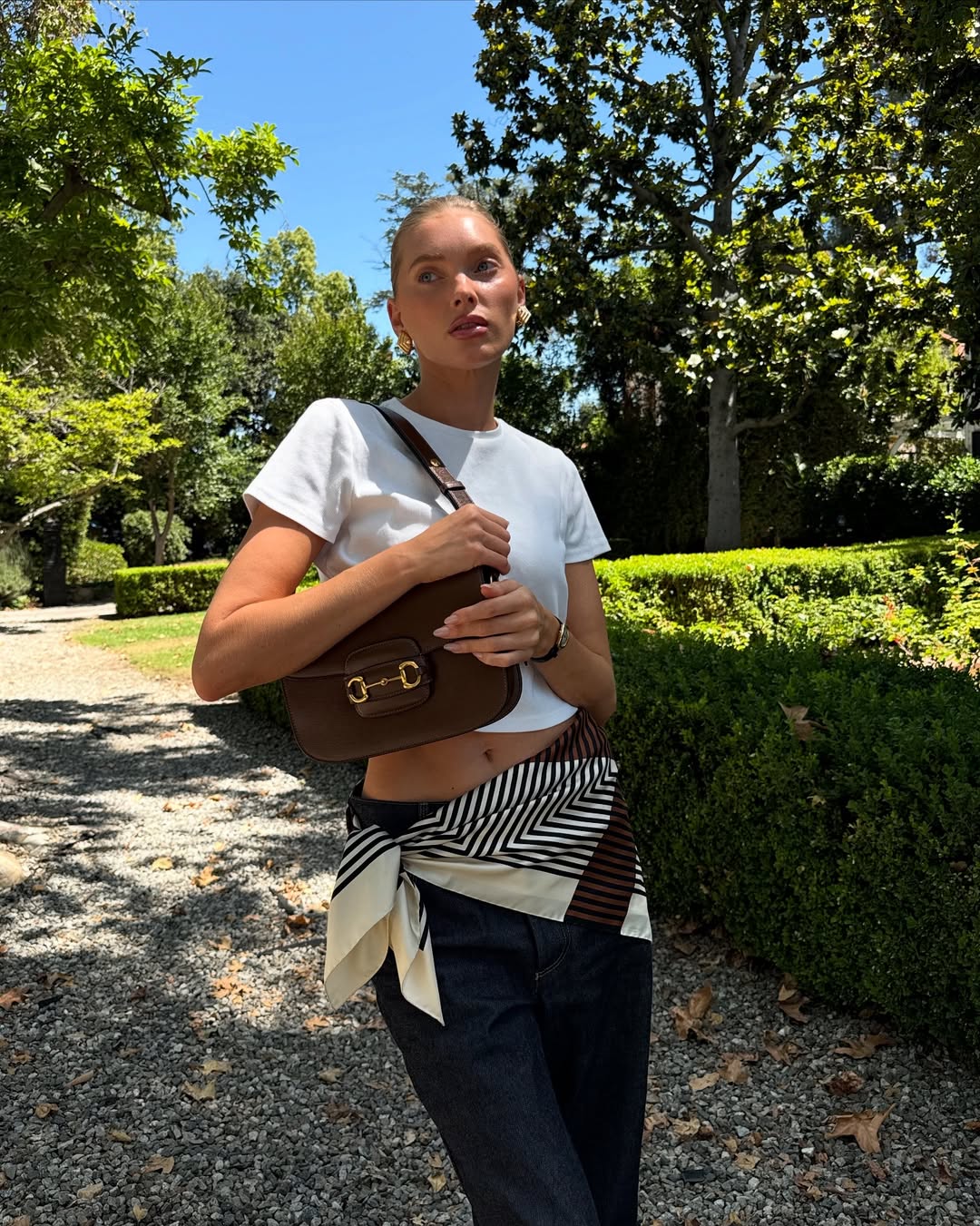 @hoskelsa carries a tan Gucci horsebit bag
