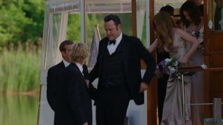 Vince Vaughn gets off boat in Wedding Crashers