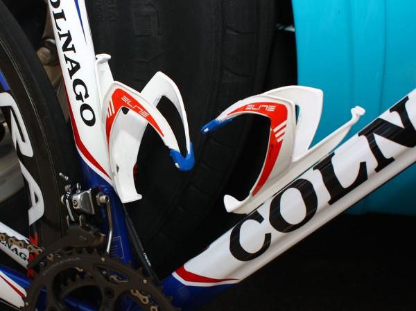Elite Custom Race bottle cages are colored to match the French national champion color scheme.