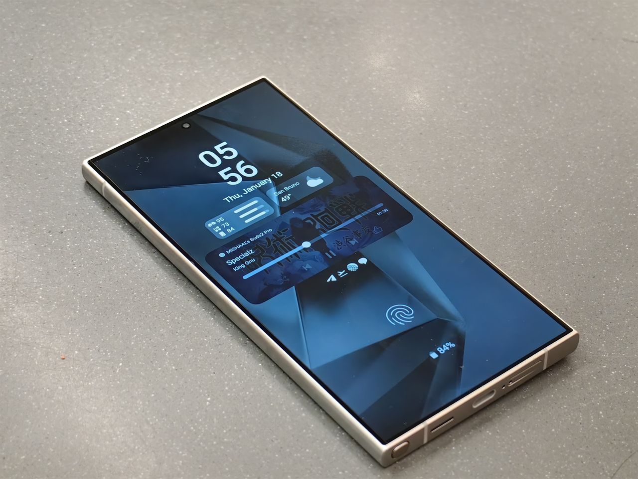 AOD with wallpaper in One UI 6.1
