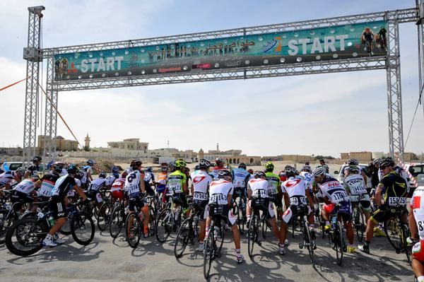 The peloton on the start line for stage 4 in Qatar.