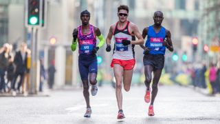 Callum Hawkins, flanked by Mo Farah and Daniel Wanjiru, running in the Vitality London 10,000 race in 2018.