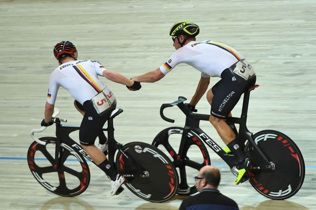 Roger Kluge gets thrown in by Theo Reinhardt