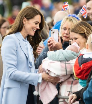 Kate Middleton meeting the crowd