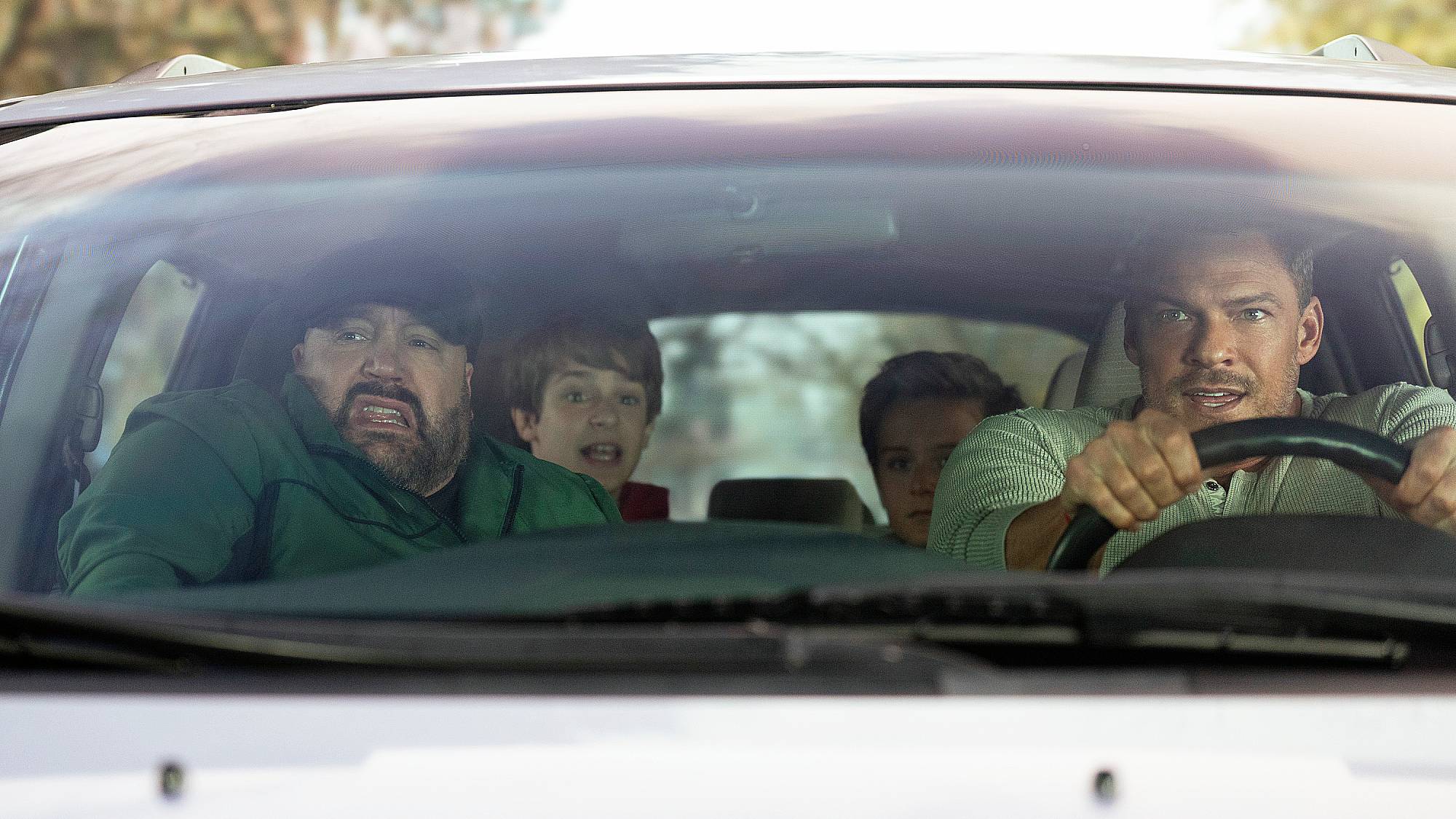 Kevin James as Brian, Benjamin Pajak as Lucas, Banks Pierce a CJ, and Alan Ritchson as Jeff in &quot;Playdate&quot; on Prime Video