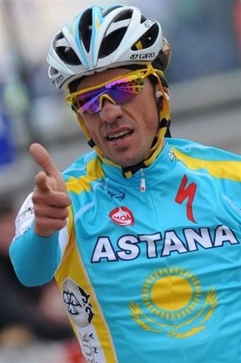 Alberto Contador (Astana) gives his trademark victory salute.