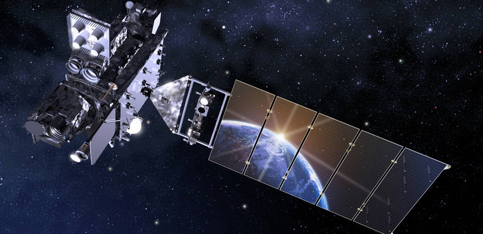 Ilustrasi artis tentang satelit cuaca GOES-R di luar angkasa.  GOES-R diluncurkan pada 19 November 2016, dan akan mencapai orbit geostasioner terakhirnya sekitar dua minggu kemudian (saat itu namanya akan berubah menjadi GOES-16).