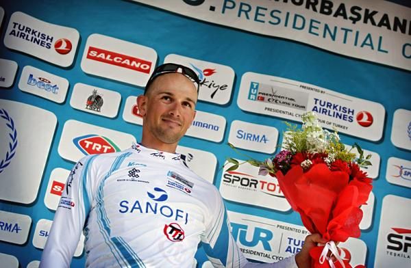 Laszlo Bodrogi (Team Type 1-Sanofi) leads the sprint classification.