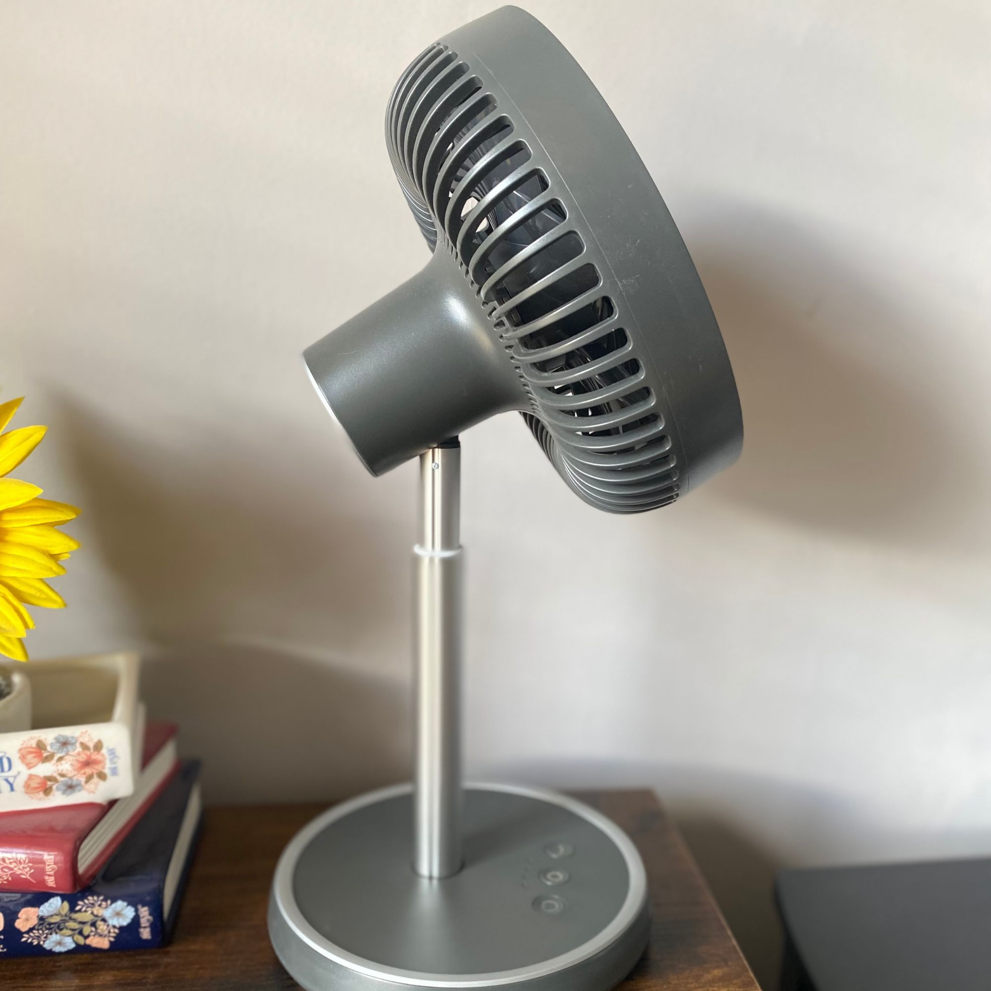 Side view of the Duux Rize fan with the fan head tilted vertically to the maximum