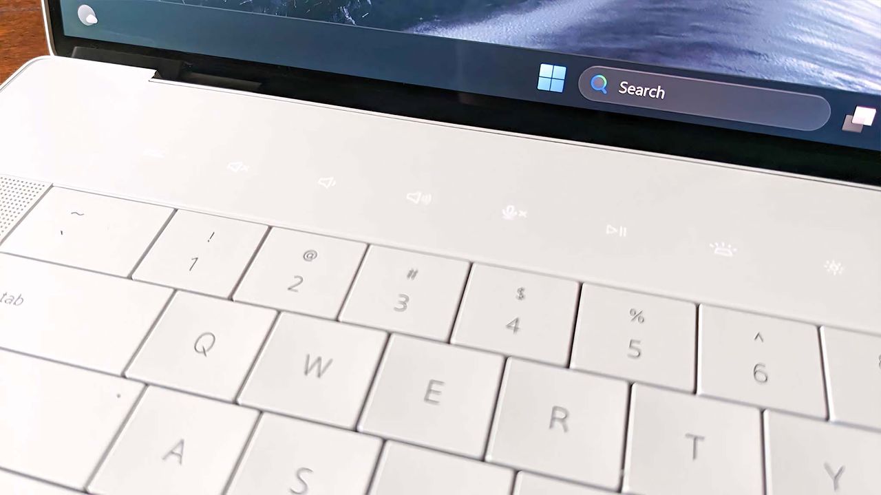 Dell XPS 16 (9640) capacitive keys right side.