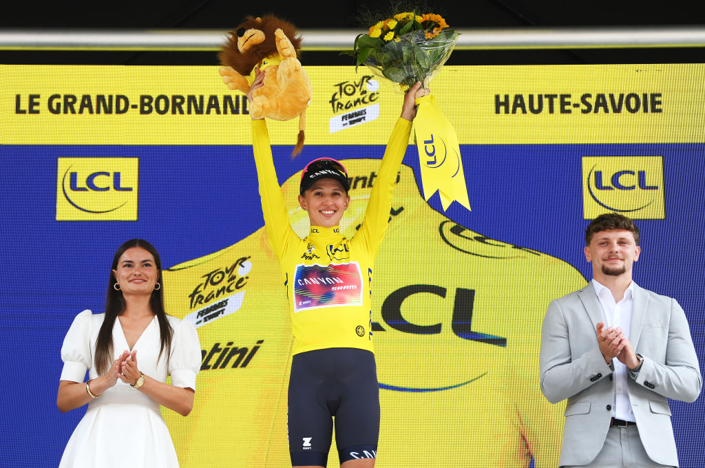 A win by 4 seconds: Niewiadoma claims 2024 Tour de France Femmes yellow jersey in nail-biting battle on Alpe d’Huez
