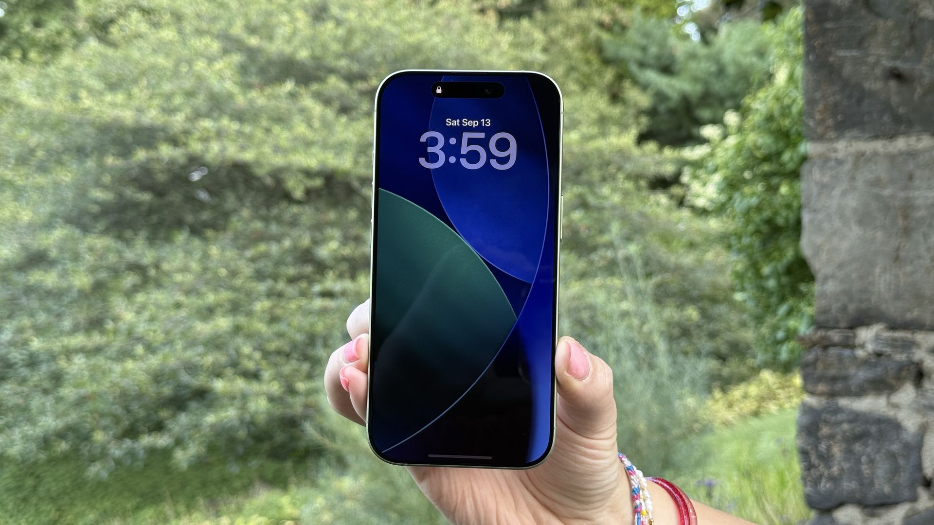 Apple iPhone 17 Review