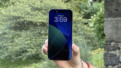 Apple iPhone 17 Review