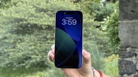 Apple iPhone 17 Review