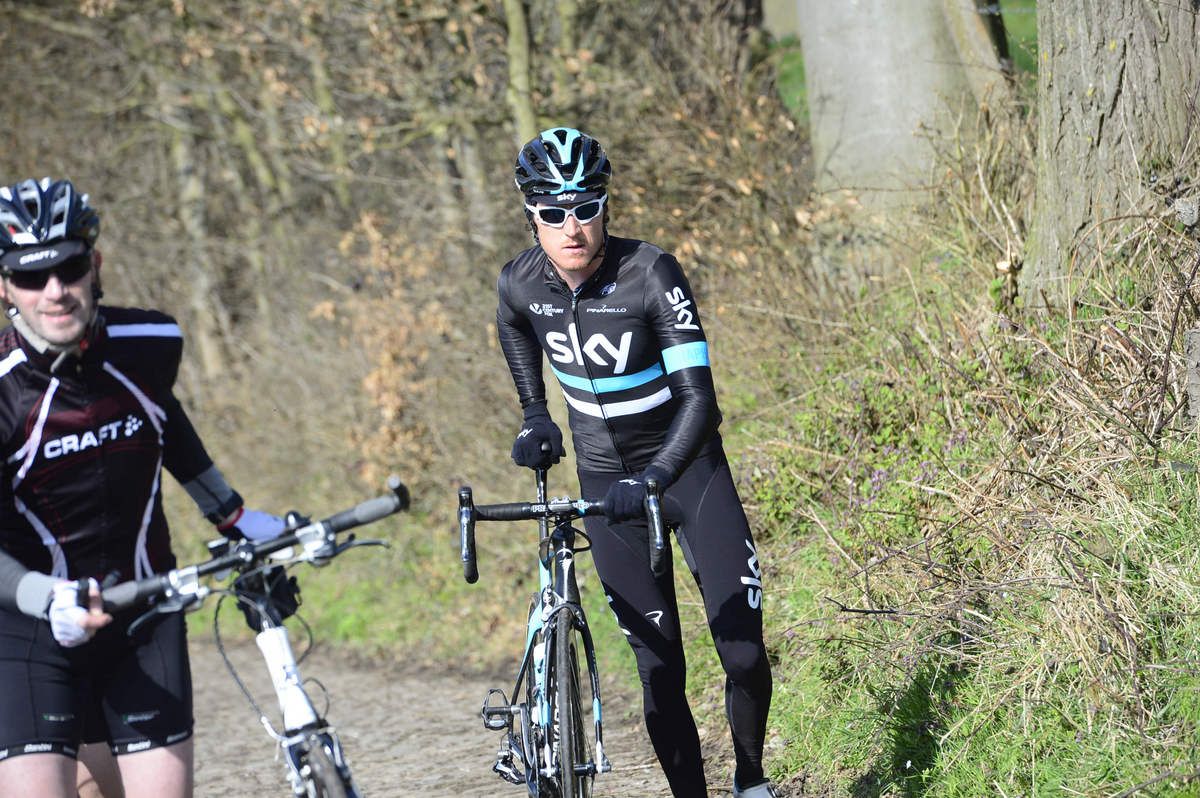 Geraint Thomas walking his bike up the Kopperberg