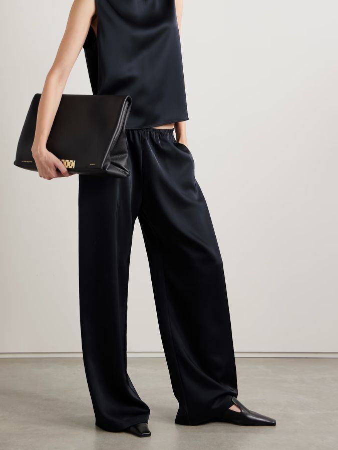 missing-image سوف ينتشر صيحة البنطلونات الحريرية في كل مكان هذا الربيع