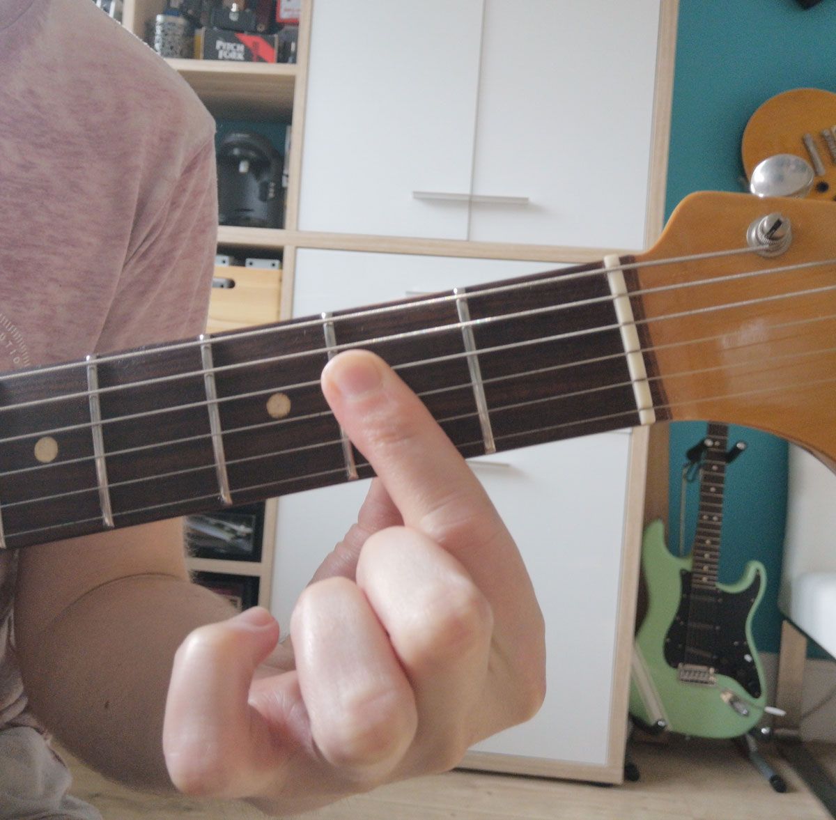 How to play an A chord on guitar: open A
