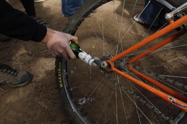 The Singlespeed riders display a useful feature on their bikes.