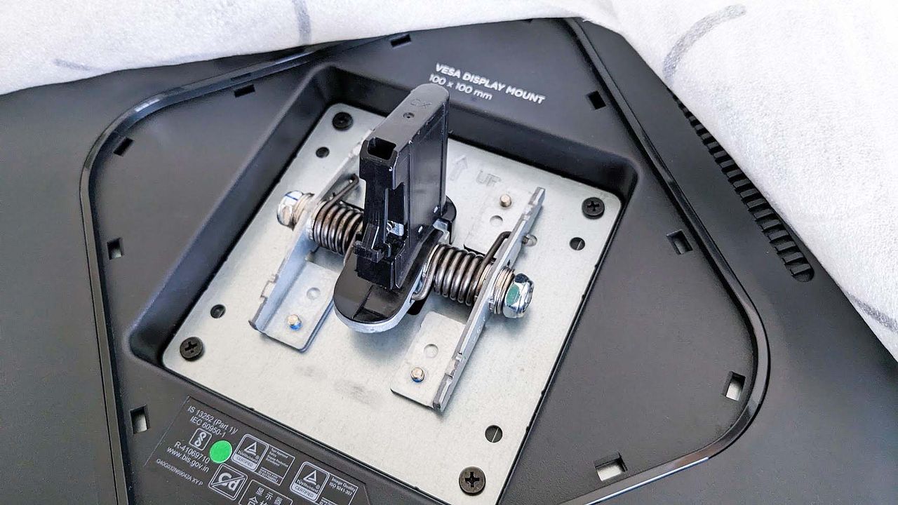 HP OMEN 34c connection area on backside.