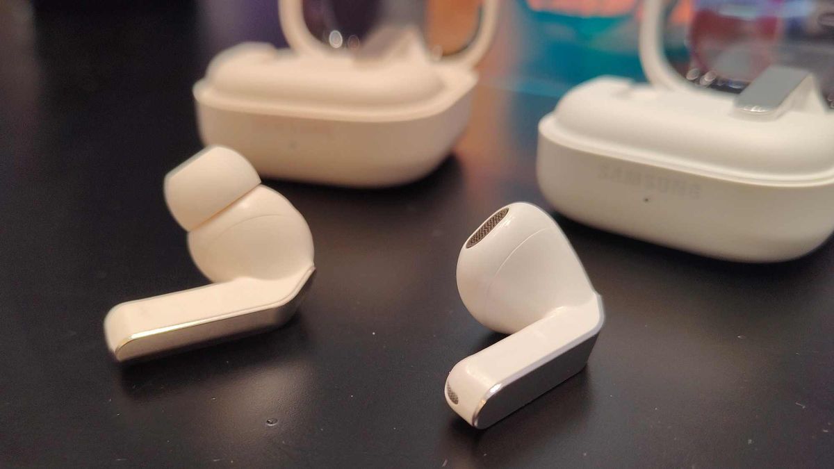 Samsung Galaxy Buds 4 vs Galaxy Buds 4 Pro: audio architecture, battery life, pricing and more