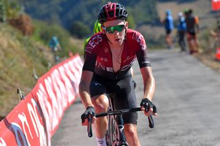Tao Geoghegan Hart gives chase on stage 15 of the 2019 Vuelta a Espana