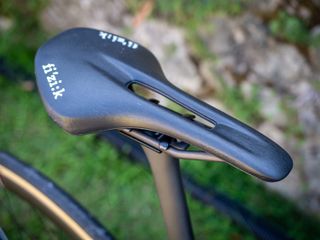 Fizik provide Vingegaard with its Antares saddle