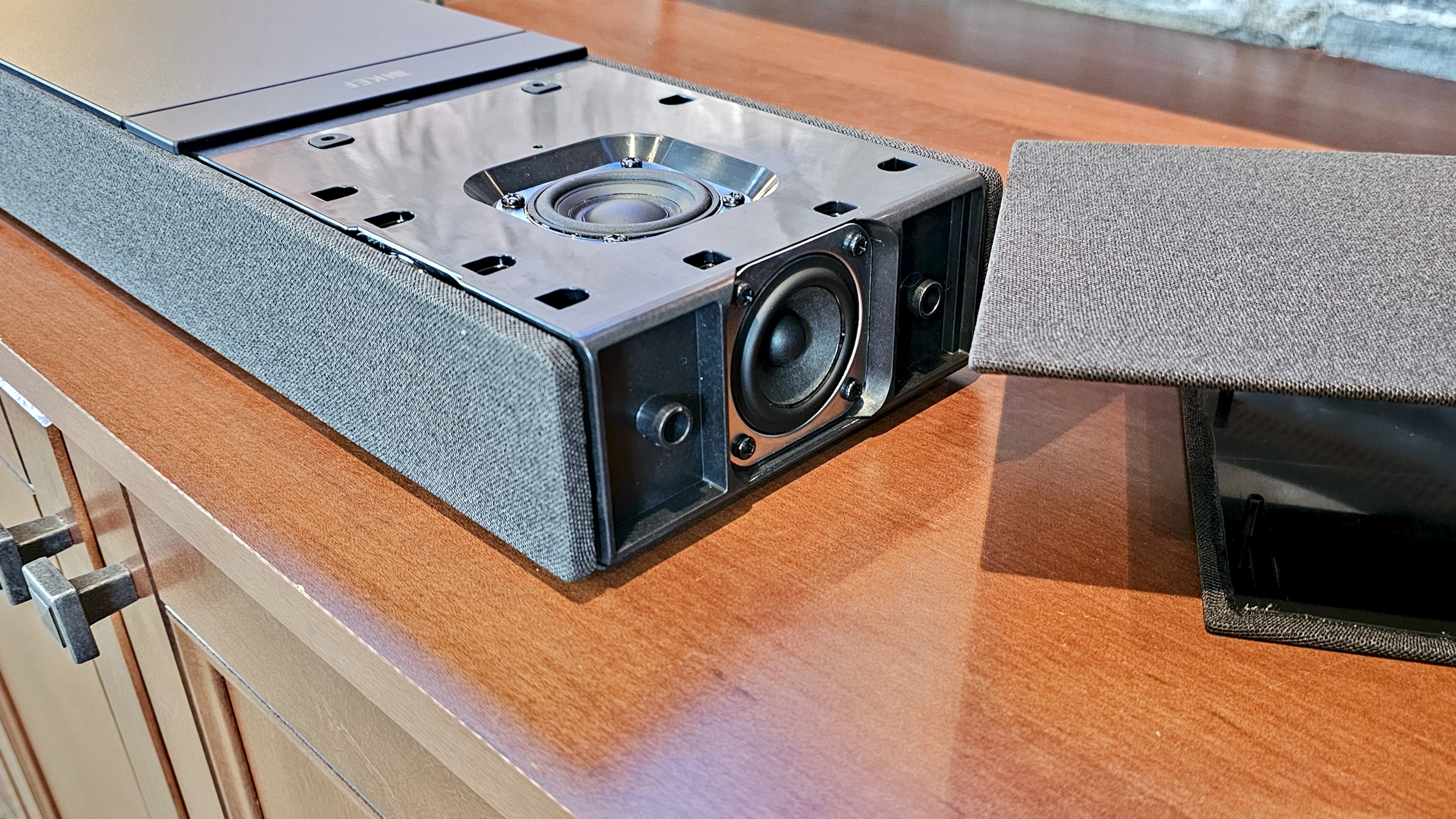 KEF XIO speaker drivers detail