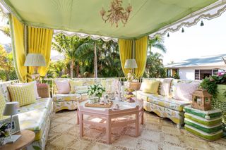 outdoor living room in Palm Beach