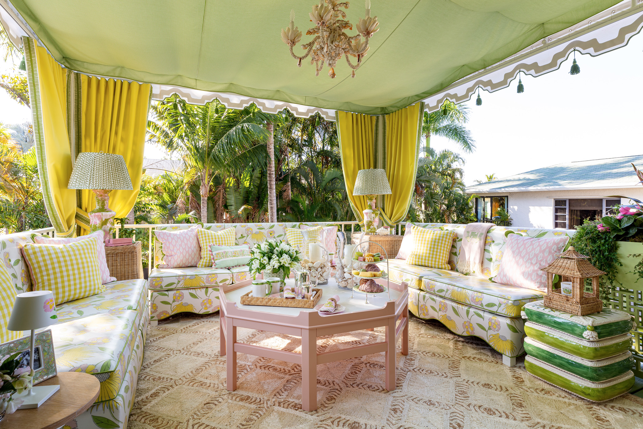 outdoor living room in Palm Beach