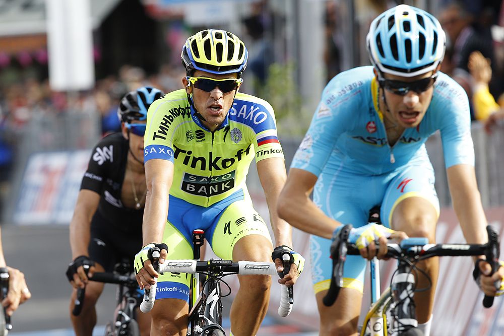 Fabio Aru, Alberto Contador and Richie Porte cross the line together