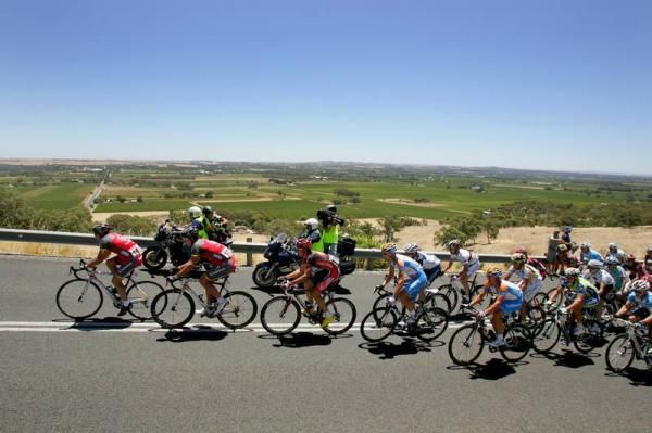 RadioShack lead the peleton up Menglers Hill.