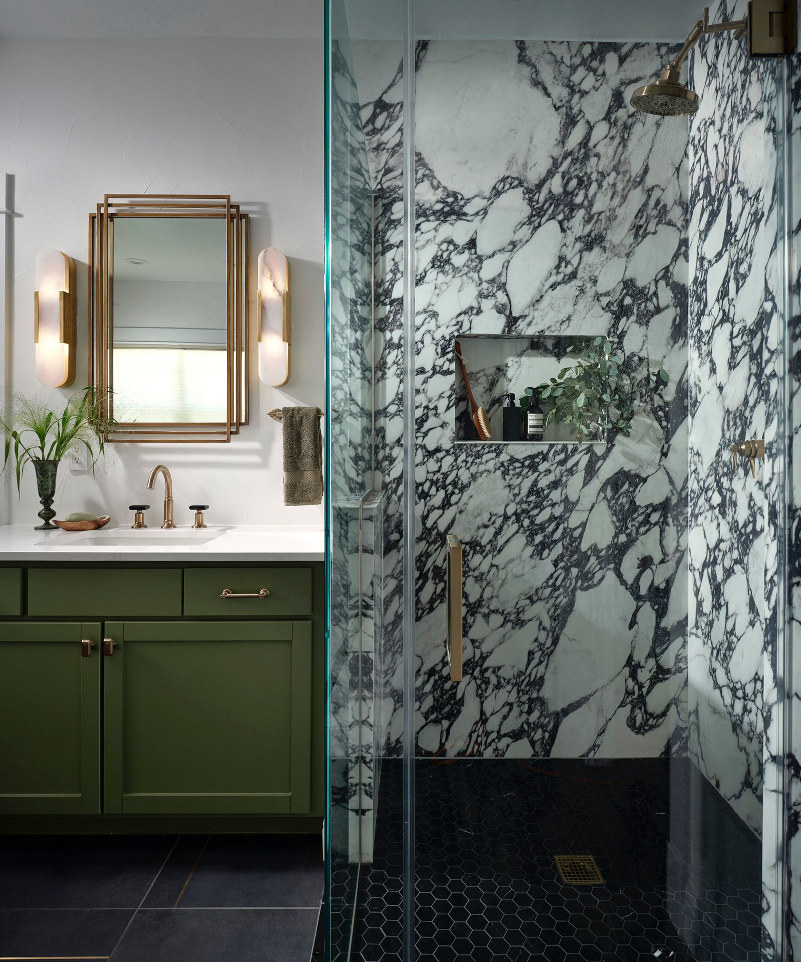 10 small bathroom flooring ideas perfect for compact spaces | Real Homes